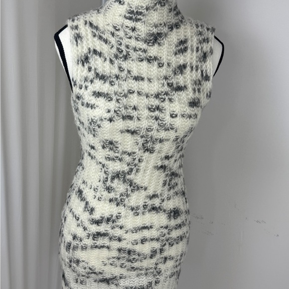 Zara Black and White Knit Sleeveless Top No tag but never used - Picture 3 of 6